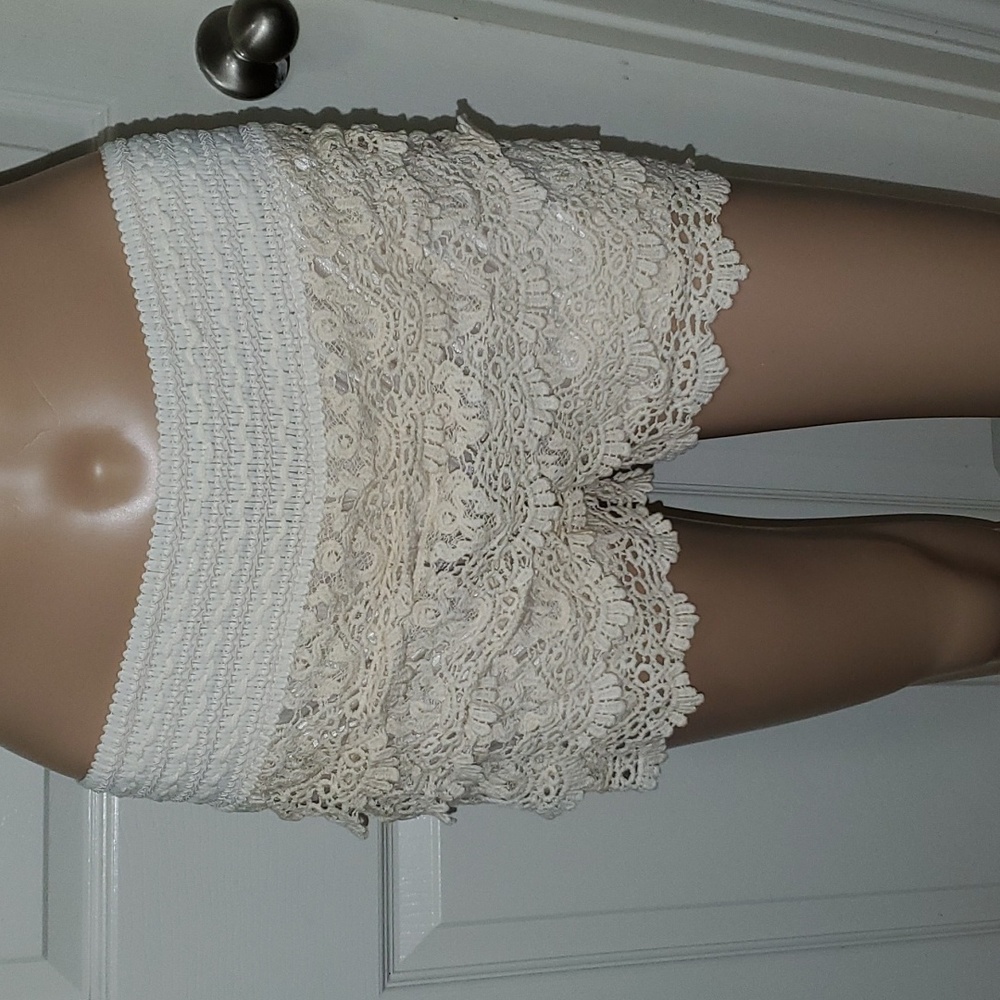XS cream tiered crochet shorts slip on smocked waist